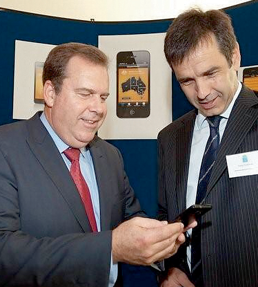 Photograph of the Hon Robert McClelland and Mr Tony Sheehan engaging with a smartphone