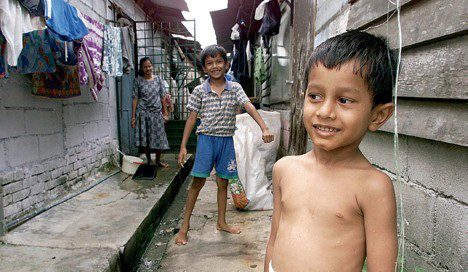 Photograph of young Malaysian children in an alleyway outside a home